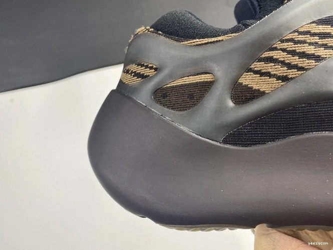 GY0189 ADIDAS V3 700 YEEZY 0809